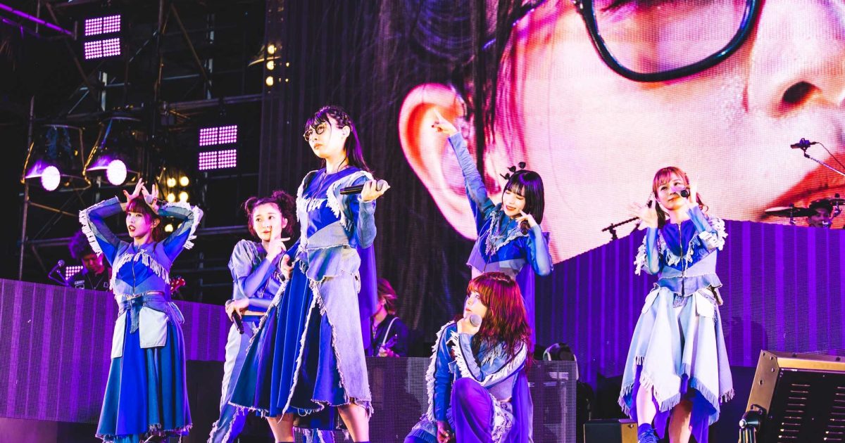 BiSH、野外ワンマン「BiSH OUT of the BLUE」を富士急ハイランド