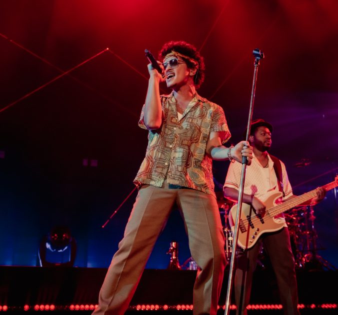 ブルーノ・マーズ、4年ぶり来日公演に約21万人が熱狂 『Bruno Mars Japan Tour 2022』東京ドーム公演ライブレポートが到着 |  Musicman