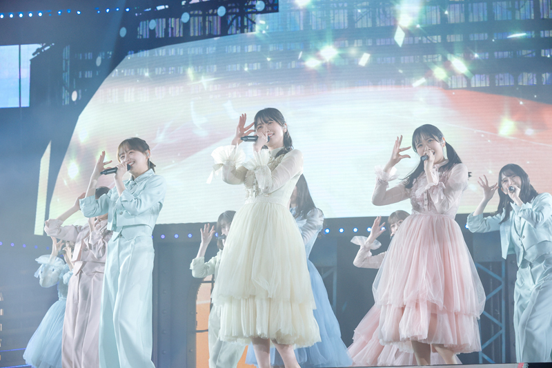 日向坂46、初の横浜スタジアムで「4回目のひな誕祭」を2日間開催、新曲「One choice」影山も参加して初披露 | Musicman